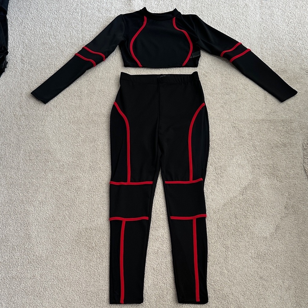 WinWin Black and Red Two-Piece Set